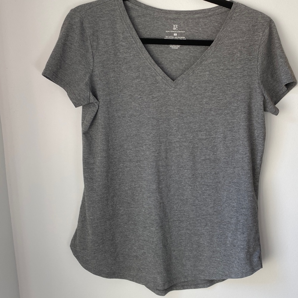 New York & Company V neck